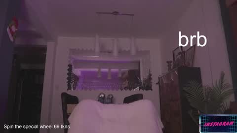 Snapshot of lucyallenx chatting on January 24, 3:32 am Lucy Alien  online show from January 24, 3:32 am