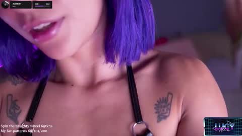 Snapshot of lucyallenx chatting on September 13, 2:39 pm Lucy Alien  online show from September 13, 2:39 pm