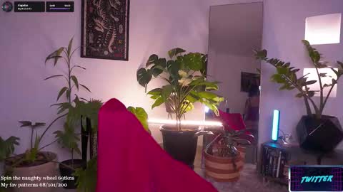 Snapshot of lucyallenx chatting on September 30, 10:04 pm Lucy Alien  online show from September 30, 10:04 pm