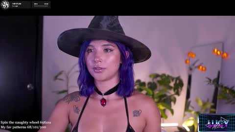 Snapshot of lucyallenx chatting on October 17, 8:11 pm Lucy Alien  online show from October 17, 8:11 pm