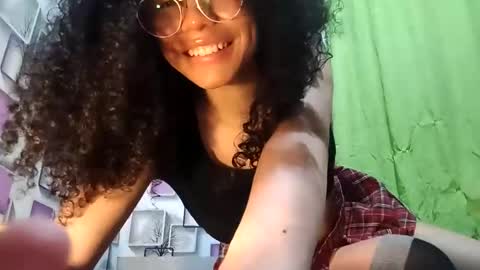 Snapshot of lucybellea chatting on November 30, 5:11 am Lucia online show from November 30, 5:11 am