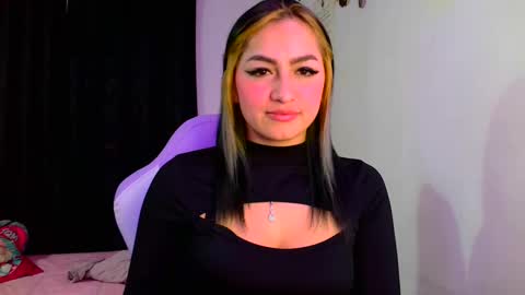 Snapshot of lucycherry__ chatting on December 6, 11:03 pm LUCIA online show from December 6, 11:03 pm