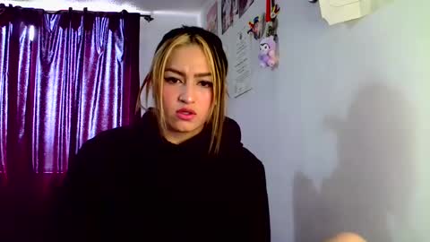 Snapshot of lucycherry__ chatting on January 14, 6:28 pm LUCIA online show from January 14, 6:28 pm