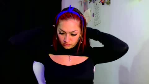 Snapshot of lucycherry__ chatting on February 5, 1:26 am LUCIA online show from February 5, 1:26 am