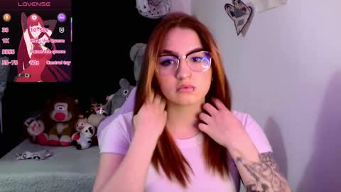 Snapshot of lucycherry__ chatting on October 16, 3:51 am LUCIA online show from October 16, 3:51 am