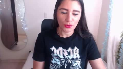 Snapshot of lucyli_ chatting on December 14, 1:05 pm LUCY online show from December 14, 1:05 pm