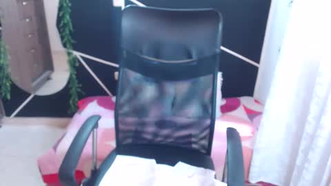 Snapshot of lucyli_ chatting on February 9, 4:18 pm LUCY online show from February 9, 4:18 pm