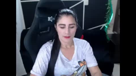 Snapshot of lucyli_ chatting on November 23, 7:02 pm LUCY online show from November 23, 7:02 pm