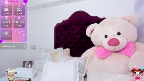 Snapshot of lucyluy chatting on December 12, 8:03 am Instagramlucyluy10 online show from December 12, 8:03 am