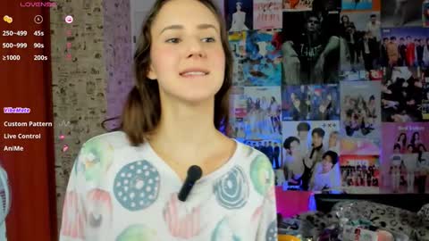 Lucy Rose online show from September 12, 6:46 am