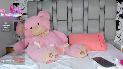 Snapshot of lucyrosse_ chatting on February 24, 2:15 pm Lucy online show from February 24, 2:15 pm