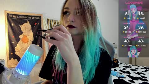 Snapshot of lucysbrain chatting on December 22, 7:21 pm Lucy online show from December 22, 7:21 pm