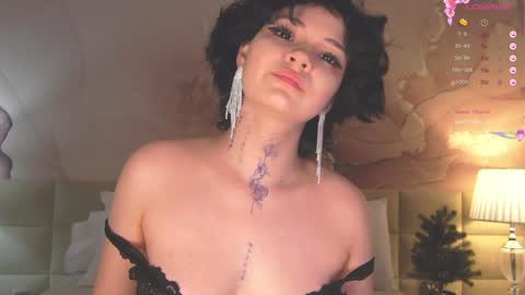 lucyvee online show from December 21, 1:36 am