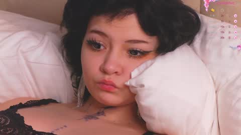 lucyvee online show from December 21, 5:03 am