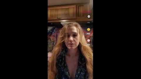 Lucy Vybes and Go-Gert online show from December 31, 1:19 pm