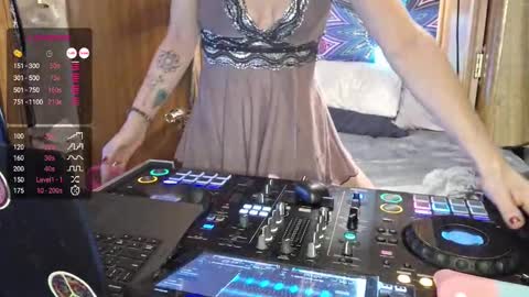 Lucy Vybes and Go-Gert online show from February 22, 4:51 pm