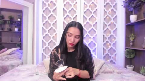 Lucy Liiu online show from January 30, 8:10 pm