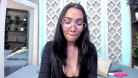 Lucy Liiu online show from February 21, 1:00 am