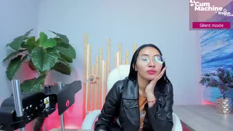 Lucy Liiu online show from September 18, 1:02 pm