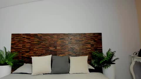 Lucy Liiu online show from November 17, 1:50 pm