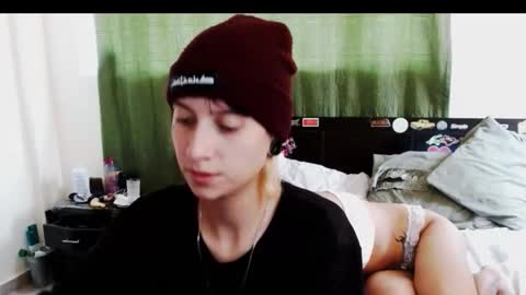 Snapshot of lugiiz05_ chatting on November 16, 3:50 pm lugiiz05_ online show from November 16, 3:50 pm