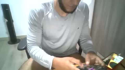 Snapshot of luhizu87871987 chatting on November 5, 4:45 am luhizu87871987 online show from November 5, 4:45 am