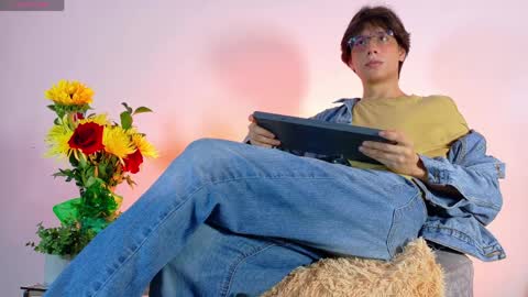 Lui online show from April 4, 3:38 am