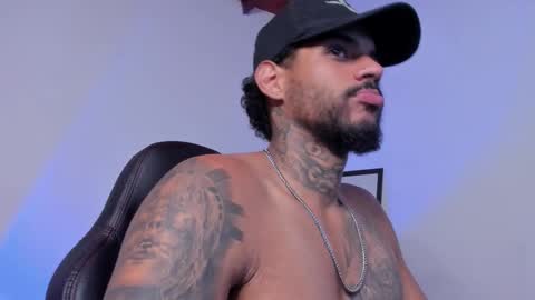 Luigi Vitale online show from February 26, 1:59 am