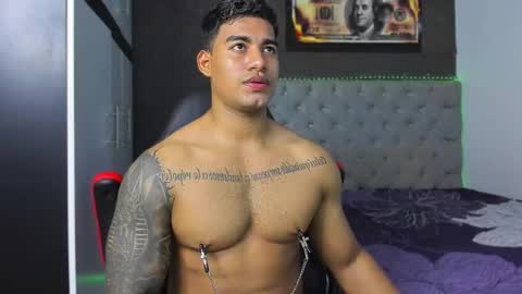 Snapshot of luigi_hot_ chatting on November 11, 2:44 am Luigi Independent model online show from November 11, 2:44 am