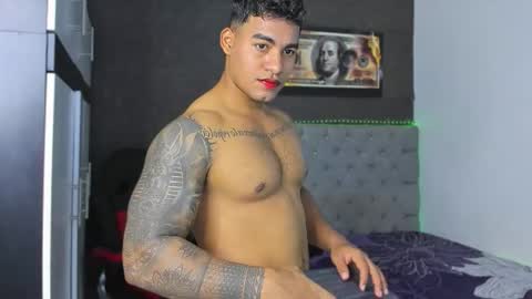 Snapshot of luigi_hot_ chatting on November 21, 3:05 am Luigi Independent model online show from November 21, 3:05 am