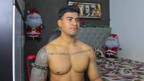 Snapshot of luigi_hot_ chatting on December 15, 5:06 pm Luigi Independent model online show from December 15, 5:06 pm