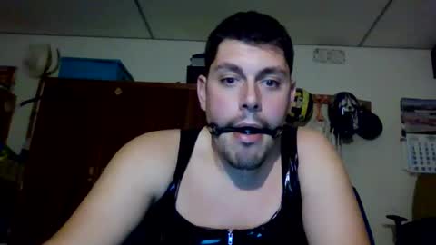 Snapshot of luis2423 chatting on September 26, 4:22 pm A slave to the mistress.. un esclavo para las amas dominantes. online show from September 26, 4:22 pm