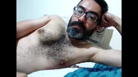 Snapshot of luis2988z chatting on December 13, 6:53 am Hairyman online show from December 13, 6:53 am