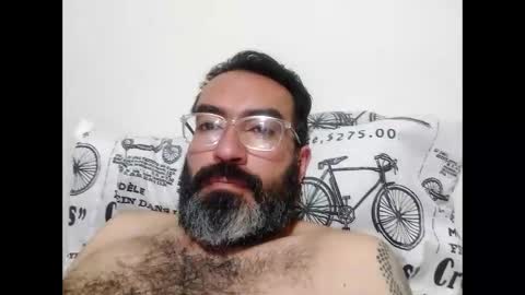 Snapshot of luis2988z chatting on December 24, 4:44 am Hairyman online show from December 24, 4:44 am