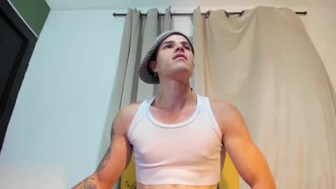 Snapshot of luis_as chatting on February 10, 9:58 pm Luis AS online show from February 10, 9:58 pm