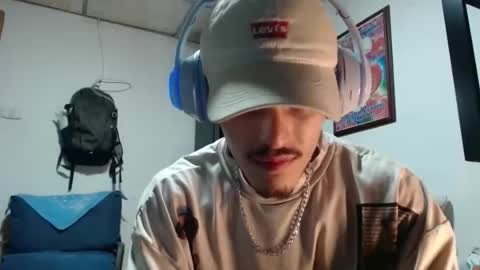 Snapshot of luis_as chatting on November 20, 11:26 pm Luis AS online show from November 20, 11:26 pm