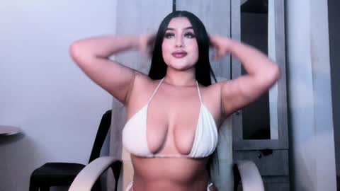 Snapshot of luisaa_diaz_ chatting on February 2, 10:39 pm Luisa Diaz online show from February 2, 10:39 pm