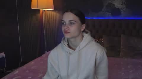 Snapshot of luisaclover chatting on November 9, 1:20 pm LuisaClover online show from November 9, 1:20 pm