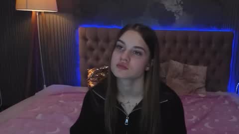 Snapshot of luisaclover chatting on November 10, 1:43 pm LuisaClover online show from November 10, 1:43 pm