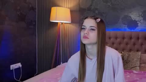 Snapshot of luisaclover chatting on November 13, 1:10 pm LuisaClover online show from November 13, 1:10 pm