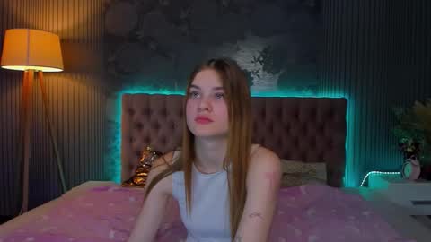 Snapshot of luisaclover chatting on November 25, 1:22 pm LuisaClover online show from November 25, 1:22 pm