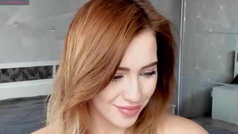 Snapshot of luiza012 chatting on October 10, 11:31 am Lizzy online show from October 10, 11:31 am