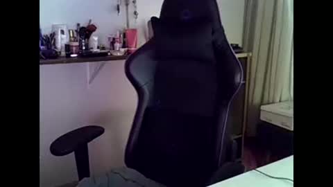 Snapshot of luizacandy chatting on December 18, 1:56 pm luizacandy online show from December 18, 1:56 pm