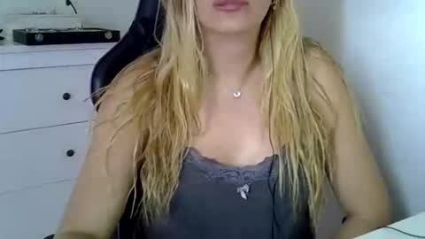 Snapshot of luizacandy chatting on October 28, 4:31 pm luizacandy online show from October 28, 4:31 pm