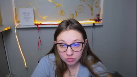 Snapshot of luizaheems_ chatting on December 4, 2:15 pm Luiza online show from December 4, 2:15 pm