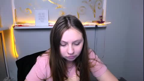 Snapshot of luizaheems_ chatting on December 7, 9:06 am Luiza online show from December 7, 9:06 am