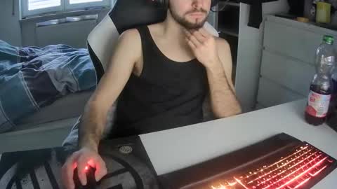 Snapshot of lukasschoetz chatting on January 13, 2:53 pm lukasschoetz online show from January 13, 2:53 pm