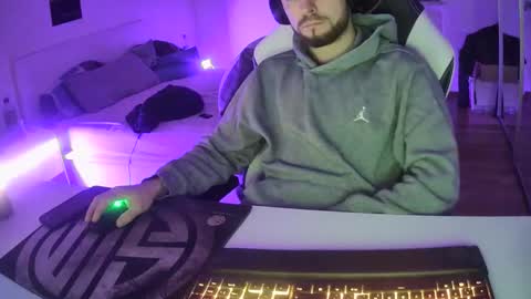 Snapshot of lukasschoetz chatting on January 19, 9:13 pm lukasschoetz online show from January 19, 9:13 pm