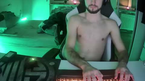 Snapshot of lukasschoetz chatting on January 21, 4:27 pm lukasschoetz online show from January 21, 4:27 pm