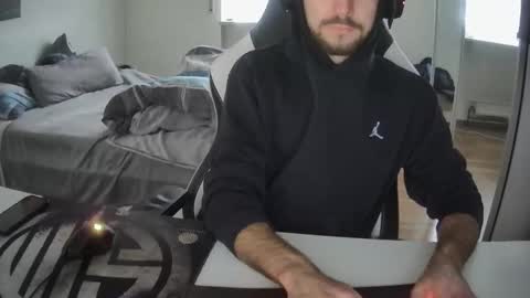 Snapshot of lukasschoetz chatting on February 10, 12:29 pm lukasschoetz online show from February 10, 12:29 pm